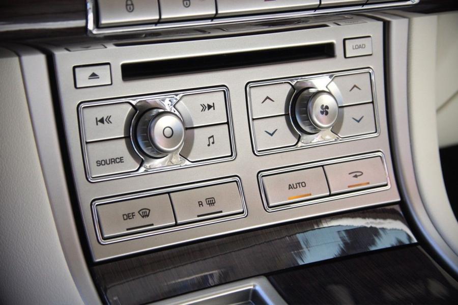  Jaguar XF 2008 года  (фото 140 из 175)